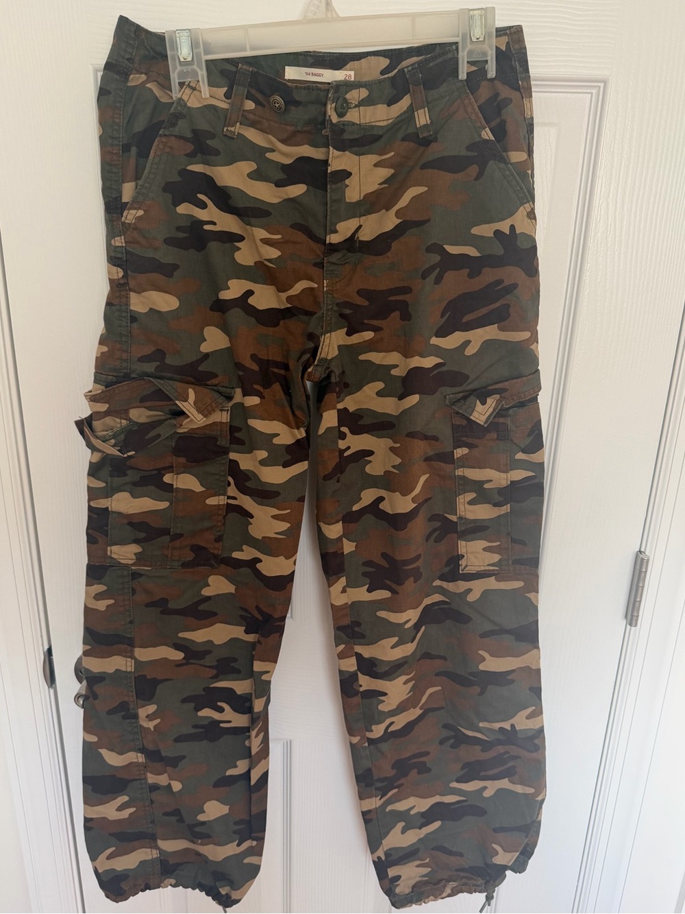 🔥Levi’s ‘94 Baggy Camo Cargo Pants Size 28 Y2K Streetwear NWOT